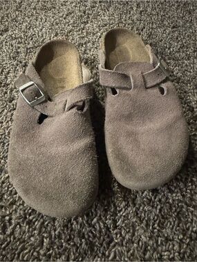 Birkenstock Kids Boston Suede Clogs in Faded Purple